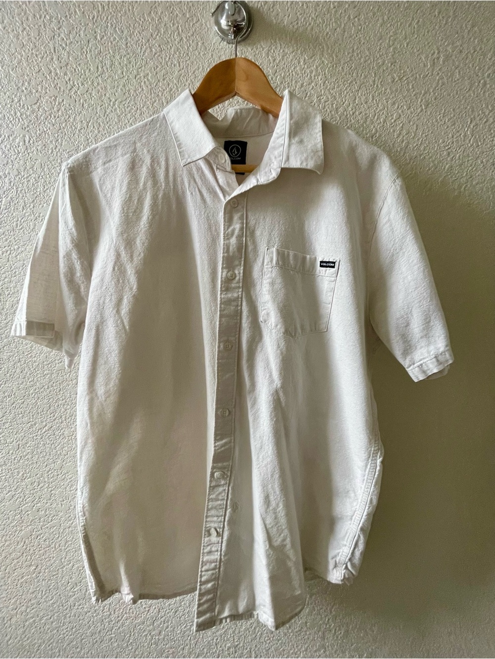 Volcom Men’s White Short-Sleeve Button-Down Shirt